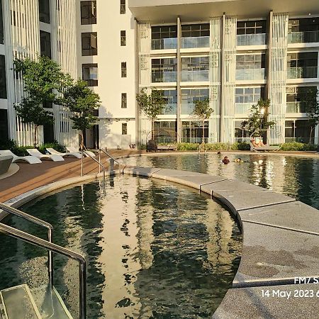 Seaview Luxury Suites At The Shore Кота-Кинабалу Экстерьер фото